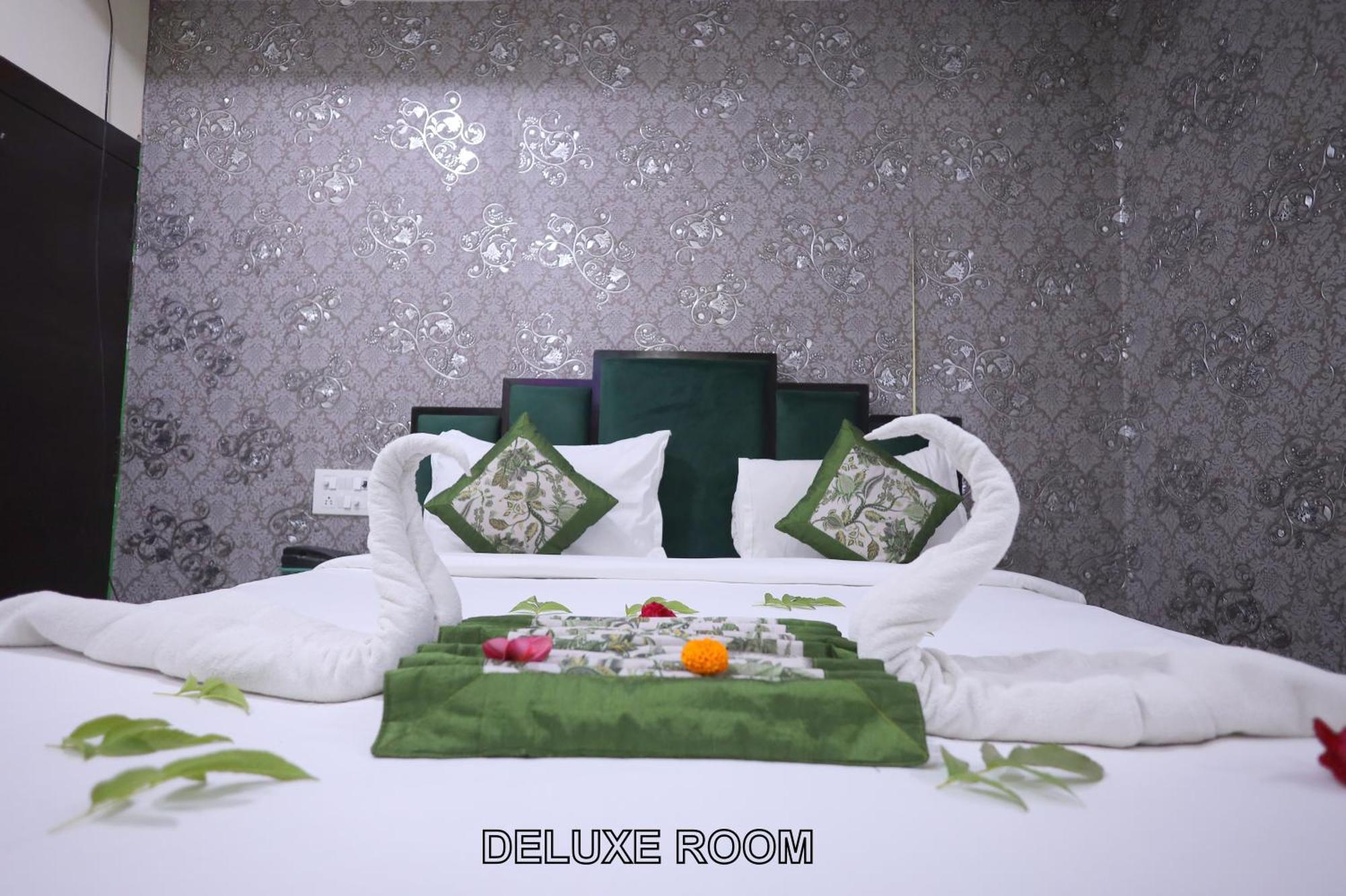 The Tulsi Garden Vrindavan Near Omaxe City Екстер'єр фото